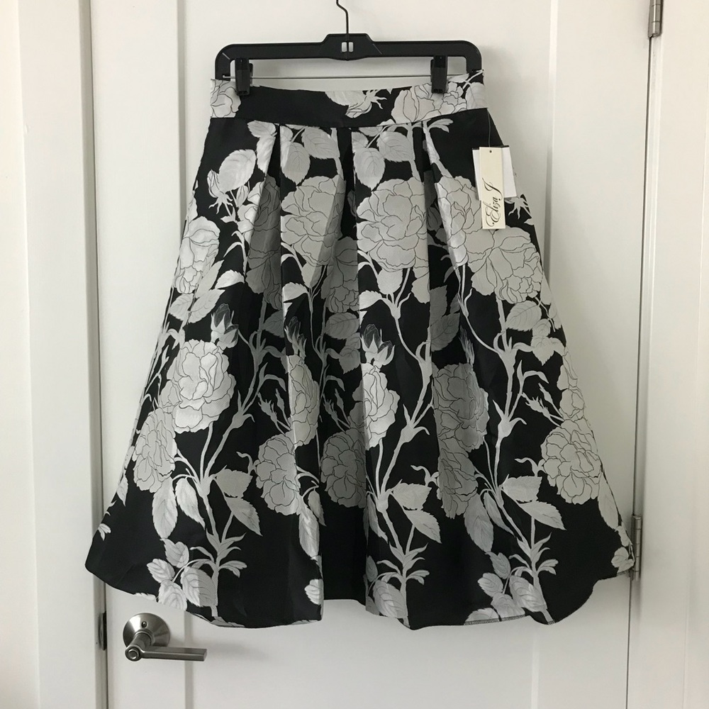 Silver and black floral circle skirt Size 6